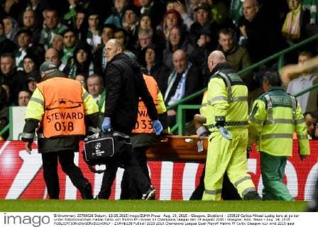 Aug. 19, 2015 - Glasgow, Skottland - 150819 Celtics Mikael Lustig bars ut pa bar under fotbollsmatchen mellan Celtic och Malmö FF i kvalet till Champions League den 19 augusti 2015 i Glasgow..Foto: News - Aug. 19, 2015 - ZUMAb138