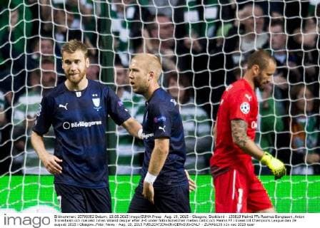 Aug. 19, 2015 - Glasgow, Skottland - 150819 Malmö FFs Rasmus Bengtsson, Anton Tinnerholm och malvakt Johan Wiland deppar efter 2-0 under fotbollsmatchen mellan Celtic och Malmö FF i kvalet till Champions League den 19 augusti 2015 i Glasgow..Foto: News - Aug. 19, 2015 - ZUMAb138