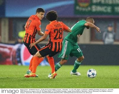 SOCCER - CL play off, Rapid vs Shakhtar VIENNA,AUSTRIA,19.AUG.15 - SOCCER - UEFA Champions League, play off, SK Rapid Wien vs FC Shakhtar Donetsk. Image shows Maksym Malyshev, Taison (Donetsk) and Steffen Hofmann (Rapid). Keywords: Wien Energie. GEPAxpictures xChristianxOrt