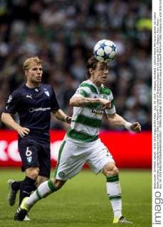 Aug. 19, 2015 - Glasgow, Skottland - 150819 Malmö FFs Oscar Lewicki och Celtics Stefan Johansen under fotbollsmatchen mellan Celtic och Malmö FF i kvalet till Champions League den 19 augusti 2015 i Glasgow..Foto: News - Aug. 19, 2015 - ZUMAb138