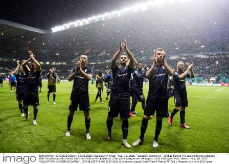 Aug. 19, 2015 - Glasgow, Skottland - 150819 Malmö FFs spelare tackar publiken efter fotbollsmatchen mellan Celtic och Malmö FF i kvalet till Champions League den 19 augusti 2015 i Glasgow..Foto: News - Aug. 19, 2015 - ZUMAb138