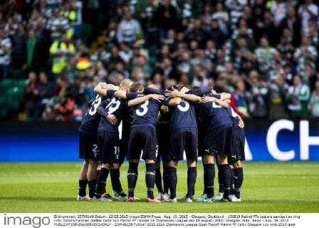 Aug. 19, 2015 - Glasgow, Skottland - 150819 Malmö FFs spelare samlas i en ring inför fotbollsmatchen mellan Celtic och Malmö FF i kvalet till Champions League den 19 augusti 2015 i Glasgow..Foto: News - Aug. 19, 2015 - ZUMAb138