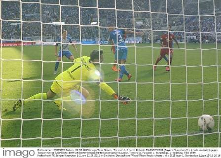 Tor zum 1-2 durch Robert LEWANDOWSKI (Bayern Muenchen,3.v.li,halb verdeckt) gegen Torwart Oliver BAUMANN (1899),Hintertorkamera,Hintertorperspektive,Aktion,Torschuss, Fussball 1. Bundesliga, 2. Spieltag, TSG 1899 Hoffenheim-FC Bayern Muenchen 1-2, am 22.08.2015 in Sinsheim Deutschland.Wirsol Rhein Neckar Arena .