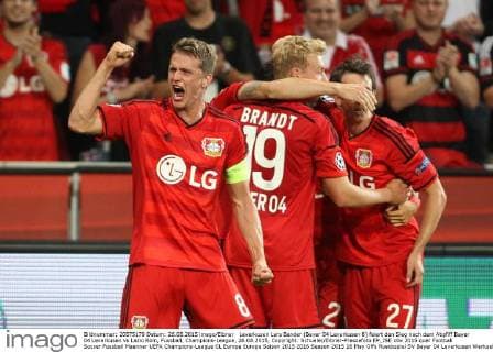 Leverkusen Lars Bender (Bayer 04 Leverkusen 8) feiert den Sieg nach dem Abpfiff Bayer 04 Leverkusen vs Lazio Rom, Fussball, Champions-League, 26.08.2015, Copyright: Schueler Eibner-Pressefoto EP_JSE