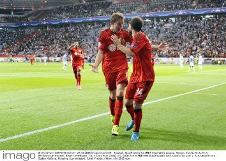 Fussball, Qualifikation zur UEFA Champions League, Herren, Saison 2015 2016, BayArena Leverkusen, Bayer Leverkusen (rot) - Lazio Rom (blau) 3:0; Jubel Admir Mehmedi (Leverkusen) nach seinem Tor zum 2:0, zusammen mit Stefan Kießling, Kiessling (Leverkusen). Jubel, Freude, Aktion.