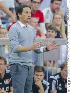 Roger SCHMIDT, Trainer LeverkusenHalbfigur, Freisteller , Aktion, Einzelbild, Portrait, Porträt, gestikuliert und gibt Anweisungen, Aktion, Einzelbild, Gestik, Geste, Handbewegung, zeigen, deuten FC BAYERN MUENCHEN - BAYER 04 LEVERKUSEN 3-0 Fussball 1. Bundesliga , Muenchen, am 29.08.2015, 03.Spieltag, Saison 2015 2016, 1.Liga, 1.Bundesliga, FCB