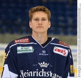 Aktuell Eishockey, DEL 2, Porträttermin Dresdner Eislöwen Arturs Kruminsch, Porträt, Portrait, Kopf, Kopffoto, Dresdner Eislöwen, Fototermin, Eishockey, Dresden, Eisloewen, DEL2, DEL 2, Saison 2015 2016, Eishalle EnergieVerbund Arena im Ostragehege, 09.09.2015