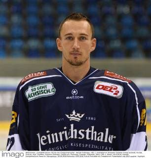Aktuell Eishockey, DEL 2, Porträttermin Dresdner Eislöwen Tomas Schmidt, Porträt, Portrait, Kopf, Kopffoto, Dresdner Eislöwen, Fototermin, Eishockey, Dresden, Eisloewen, DEL2, DEL 2, Saison 2015 2016, Eishalle EnergieVerbund Arena im Ostragehege, 09.09.2015