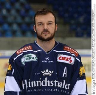Aktuell Eishockey, DEL 2, Porträttermin Dresdner Eislöwen Steven Rupprich, Porträt, Portrait, Kopf, Kopffoto, Dresdner Eislöwen, Fototermin, Eishockey, Dresden, Eisloewen, DEL2, DEL 2, Saison 2015 2016, Eishalle EnergieVerbund Arena im Ostragehege, 09.09.2015