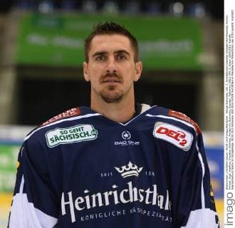 Aktuell Eishockey, DEL 2, Porträttermin Dresdner Eislöwen Petr Macholda, Porträt, Portrait, Kopf, Kopffoto, Dresdner Eislöwen, Fototermin, Eishockey, Dresden, Eisloewen, DEL2, DEL 2, Saison 2015 2016, Eishalle EnergieVerbund Arena im Ostragehege, 09.09.2015