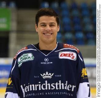 Aktuell Eishockey, DEL 2, Porträttermin Dresdner Eislöwen Alexander Seifert, Porträt, Portrait, Kopf, Kopffoto, Dresdner Eislöwen, Fototermin, Eishockey, Dresden, Eisloewen, DEL2, DEL 2, Saison 2015 2016, Eishalle EnergieVerbund Arena im Ostragehege, 09.09.2015