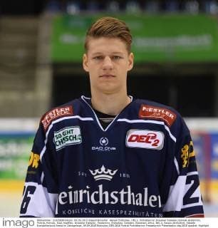 Aktuell Eishockey, DEL 2, Porträttermin Dresdner Eislöwen Dominik Grafenthin, Porträt, Portrait, Kopf, Kopffoto, Dresdner Eislöwen, Fototermin, Eishockey, Dresden, Eisloewen, DEL2, DEL 2, Saison 2015 2016, Eishalle EnergieVerbund Arena im Ostragehege, 09.09.2015