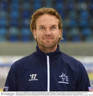 Aktuell Eishockey, DEL 2, Porträttermin Dresdner Eislöwen Torwarttrainer Sebastian Elwing, Porträt, Portrait, Kopf, Kopffoto, Dresdner Eislöwen, Fototermin, Eishockey, Dresden, Eisloewen, DEL2, DEL 2, Saison 2015 2016, Eishalle EnergieVerbund Arena im Ostragehege, 09.09.2015