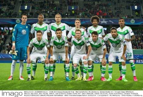 Mannschaftsfoto VfL Wolfsburg: hintere Reihe vlnr: Torwart Diego BENAGLIO, NALDO, Bas DOST, Max KRUSE, DANTE, Luiz GUSTAVO vordere Reihe vlnr: Julian DRAXLER, Daniel CALIGIURI, Andre SCHUERRLE, Christian TRAESCH, Ricardo RODRIGUEZ (alleVfL) Fussball international: UEFA Championsleague Saison 2015 2016, 1.Gruppenspiel: VfL Wolfsburg - ZSKA Moskau in WOlfsburg, Deutschland am 15.09.2015,