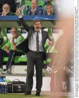 Dieter HECKING, WOB Trainer Emotionen, Gefuehle, Reaktion, Wut, wuetend, schrei, Wutausbruch, Aktion gestikuliert und gibt Anweisungen, Aktion, Einzelbild, Gestik, Geste, Handbewegung, zeigen, deuten Ganzfigur, Aktion, Portrait, Einzelbild VFL WOLFSBURG - ZSKA MOSKAU 1-0 , Fussball UEFA Champions League, Gruppenphase, Wolfsburg, 15.09.2015 CL Saison 2015 2016,