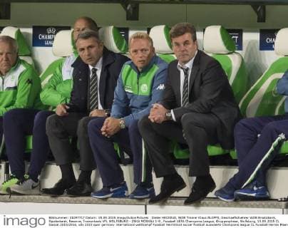 Dieter HECKING, WOB Trainer Klaus ALOFFS, Geschaeftsfuehrer WOB Ersatzbank, Spielerbank, Reserve, Trainerbank VFL WOLFSBURG - ZSKA MOSKAU 1-0 , Fussball UEFA Champions League, Gruppenphase, Wolfsburg, 15.09.2015 CL Saison 2015 2016,