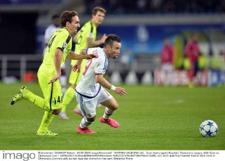 MATHIEU VALBUENA (ol) - Sven Kums (gant) Fussball, Champions League, KAA Gent vs. Olympique Lyon - 16 09 2015 AnthonyBIBARD FEP Panoramic