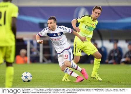 MATHIEU VALBUENA (ol) - Sven Kums (gant) Fussball, Champions League, KAA Gent vs. Olympique Lyon - 16 09 2015 AnthonyBIBARD FEP Panoramic