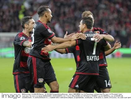 Admir MEHMEDI, Lev 14 Torschuss, schiesst das Tor zum 1-0 Torjubel, Jubel nach dem Tor zum 1-0 Javier HERNANDEZ, CHICCHARITO, Lev 7 Karim BELLARABI, Lev 38 Roberto HILBERT, Lev 13 WENDELL, Lev 18 BAYER 04 LEVERKUSEN - FC BATE BORISOV 4-1 , Fussball UEFA Champions League, Gruppenphase, Leverkusen, 16.09.2015 CL Saison 2015 2016,