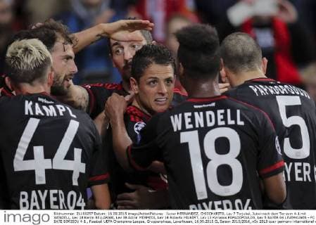 Javier HERNANDEZ, CHICCHARITO, Lev 7 Torjubel, Jubel nach dem Tor zum 4-1 mit WENDELL, Lev 18 Karim BELLARABI, Lev 38 Admir MEHMEDI, Lev 14 Roberto HILBERT, Lev 13 Kyriakos PAPADOPOULOS, Lev 5 BAYER 04 LEVERKUSEN - FC BATE BORISOV 4-1 , Fussball UEFA Champions League, Gruppenphase, Leverkusen, 16.09.2015 CL Saison 2015 2016,