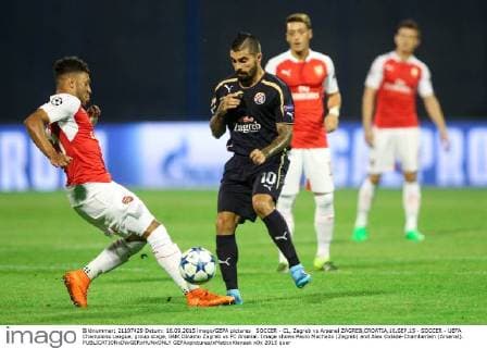 SOCCER - CL, Zagreb vs Arsenal ZAGREB,CROATIA,16.SEP.15 - SOCCER - UEFA Champions League, group stage, GNK Dinamo Zagreb vs FC Arsenal. Image shows Paulo Machado (Zagreb) and Alex Oxlade-Chamberlain (Arsenal). GEPAxpictures xMaticxKlansek