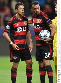 16.09.2015, Fussball, Saison 2015 2016, Champions League, 2015 16, Vorrunde, Bayer 04 Leverkusen - Bate Borisov 4:1, Chicharito, Javier Hernandez, (Bayer 04 Leverkusen), li., und Karim Bellarabi (Bayer 04 Leverkusen)