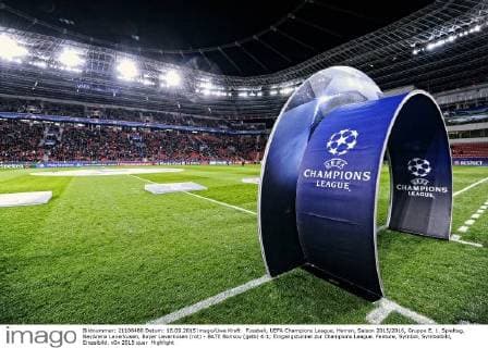 Fussball, UEFA Champions League, Herren, Saison 2015 2016, Gruppe E, 1. Spieltag, BayArena Leverkusen, Bayer Leverkusen (rot) - BATE Borisov (gelb) 4:1; Eingangstunnel zur Champions League. Feature, Symbol, Symbolbild, Einzelbild.