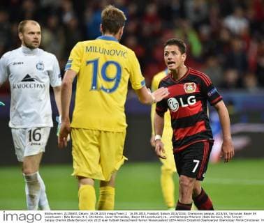 16.09.2015, Fussball, Saison 2015 2016, Champions League, 2015 16, Vorrunde, Bayer 04 Leverkusen - Bate Borisov 4:1, Chicharito, Javier Hernandez, (Bayer 04 Leverkusen),re., und Nemanja Milunovic (Bate Borisov), links Torwart Sergey Chernik (Bate Borisov)