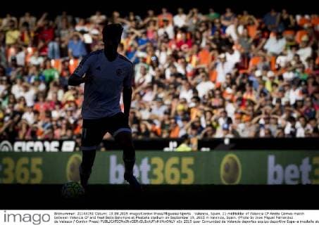Valencia, Spain. 21 midfielder of Valencia CF Andre Gomes match between Valencia CF and Real Betis Balompie at Mestalla stadium on September 19, 2015 in Valencia, Spain. (Photo by Jose Miguel Fernandez de Velasco Cordon Press)