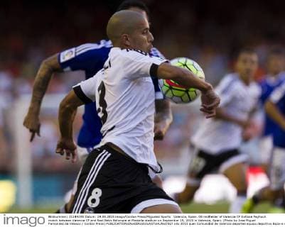 Valencia, Spain. 08 midfielder of Valencia CF Sofiane Feghouli match between Valencia CF and Real Betis Balompie at Mestalla stadium on September 19, 2015 in Valencia, Spain. (Photo by Jose Miguel Fernandez de Velasco Cordon Press)