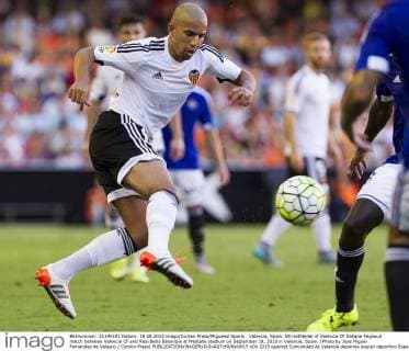 Valencia, Spain. 08 midfielder of Valencia CF Sofiane Feghouli match between Valencia CF and Real Betis Balompie at Mestalla stadium on September 19, 2015 in Valencia, Spain. (Photo by Jose Miguel Fernandez de Velasco Cordon Press)