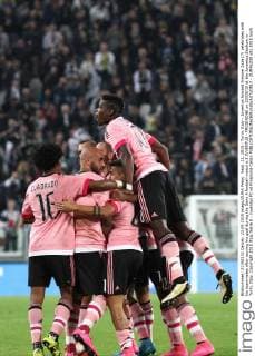 Sept. 23, 2015 - Turin, Italy - Juventus forward Simone Zaza (7) celebrates with his teammates after scoring his goal during the Serie A football match n.5 JUVENTUS - FROSINONE on 23 09 15 at the Juventus Stadium in Turin, Italy. Copyright 2015 Italy:Serie A - Juventus FC vs Frosinone Calcio - ZUMAn230