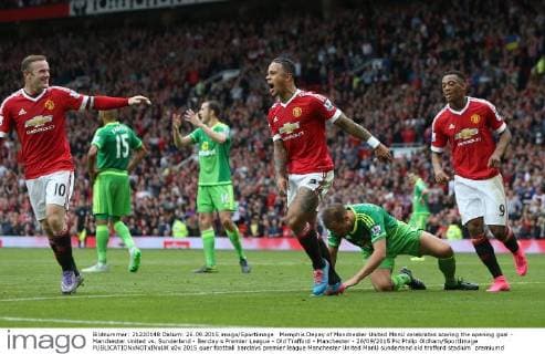 Memphis Depay of Manchester United ManU celebrates scoring the opening goal - Manchester United vs. Sunderland - Barclay s Premier League - Old Trafford - Manchester - 26 09 2015 Pic Philip Oldham SportImage EDITORIAL USE ONLY. No use with unauthorised audio, video, data, fixture lists, club league logos or live services. Online in-match use limited to 120 images, no video emulation. No use in betting, games or single club league player publications.
