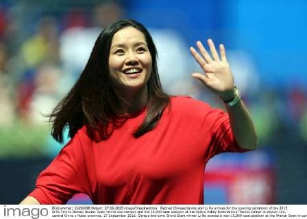 Retired Chinese tennis star Li Na arrives for the opening ceremony of the 2015 WTA Tennis Damen Wuhan Open tennis tournament and the 15,000-seat stadium at the Optics Valley International Tennis Center in Wuhan city, central China s Hubei province, 27 September 2015. China s two-time Grand Slam winner Li Na opened a new 15,000-seat stadium at the Wuhan Open in central China Sunday (27 September 2015) to huge cheers from her hometown fans. The new stadium has been built on the back of Li s career success, she was the first Asian to win a Grand Slam singles, that saw the popularity of tennis surge in China. Huge applause echoed through the stadium as Li, now retired, stepped onto the court wearing a red dress and was joined by the tournament s defending champion Petra Kvitova to open the new stadium officially. Similar in capacity to Wimbledon s centre court, the new stadium is dwarfed only by the US Open s Arthur Ashe stadium which has a capacity of 23,000. It has a retractable roof and a metal and glass structure reminiscent of the iconic bird s nest stadium in Beijing, the centrepiece of the 2008 Olympics. Li Na thrills fans at Wuhan stadium opening 20150927_12925