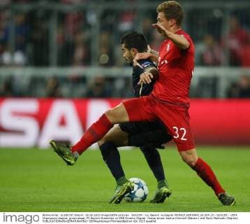SOCCER - CL, Bayern vs Zagreb MUNICH,GERMANY,29.SEP.15 - SOCCER - UEFA Champions League, group stage, FC Bayern Muenchen vs GNK Dinamo Zagreb. Image shows Joshua Kimmich (Bayern) and Paulo Machado (Zagreb). GEPAxpictures xThomasxBachun