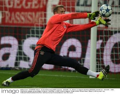 SOCCER - CL, Bayern vs Zagreb MUNICH,GERMANY,29.SEP.15 - SOCCER - UEFA Champions League, group stage, FC Bayern Muenchen vs GNK Dinamo Zagreb. Image shows Manuel Neuer (Bayern) during warm-up. GEPAxpictures xThomasxBachun
