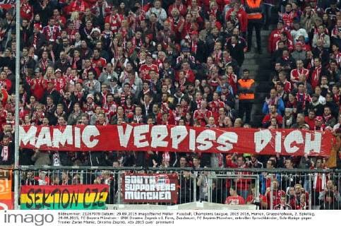 Fussball, Champions League, 2015 2016, Herren, Gruppenphase, 2. Spieltag, 29.09.2015, FC Bayern München - GNK Dinamo Zagreb v.l. Fans, Zuschauer, FC Bayern München, entrollen Spruchbänder, Schriftzüge gegen Trainer Zoran Mamic, Dinamo Zagreb,
