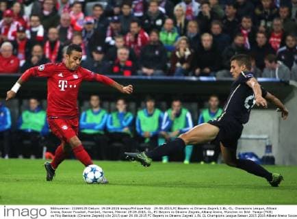29.09.2015,FC Bayern vs Dinamo Zagreb,1.BL, CL, Champions League, Allianz Arena, Soccer Fussball, Football, Herren, Männer 29.09.2015, CL, FC Bayern vs Dinamo Zagreb, Allianz Arena, München im Bild: Thiago (FCB) vs Filip Benkovic (Dinamo Zagreb)