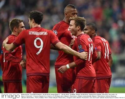 29.09.2015, Fussball, Saison 2015 2016, Champions League, 2015 16, Vorrunde, FC Bayern München - Dinamo Zagreb 5:0, Jubel (v.li.) Philipp Lahm (Bayern Muenchen), Robert Lewandowski (Bayern Muenchen), Jerome Boateng (Bayern Muenchen), Mario Goetze, Mario Götze (Bayern Muenchen), Douglas Costa (Bayern Muenchen)