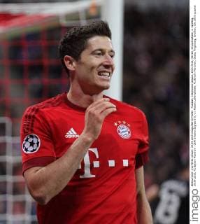 Fussball, Champions League, 2015 2016, Herren, Gruppenphase, 2. Spieltag, 29.09.2015, FC Bayern München - GNK Dinamo Zagreb 5-0, v.l. Robert Lewandowski, FC Bayern München, Geste, Fingerzeig, Emotion,