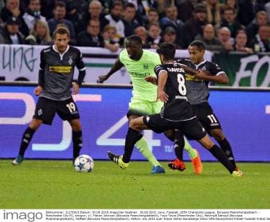 30.09.2015, xovx, Fussball, UEFA Champions League, Borussia Moenchengladbach - Manchester City FC, emspor, v.l. Fabian Johnson (Borussia Moenchengladbach), Yaya Toure (Manchester City), Mahmud Dahoud (Borussia Moenchengladbach), Raffael (Borussia Moenchengladbach), Aktion.