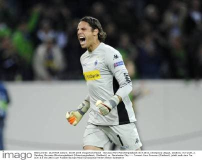 Borussia Park Mönchengladbach 30.9.2015, Champions League, 2015 16, Vorrunde, 2. Spieltag, Borussia Mönchengladbach (Moenchengladbach, Gladbach) vs. Manchester City ---- Torwart Yann Sommer (Gladbach) jubelt nach dem Tor zum 1:0