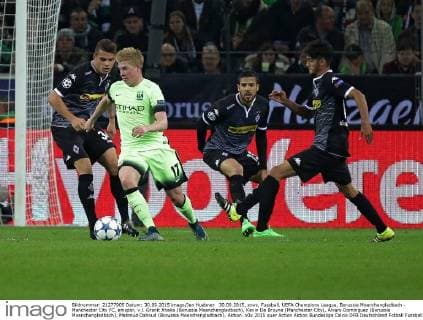 30.09.2015, xovx, Fussball, UEFA Champions League, Borussia Moenchengladbach - Manchester City FC, emspor, v.l. Granit Xhaka (Borussia Moenchengladbach), Kevin De Bruyne (Manchester City), Alvaro Dominguez (Borussia Moenchengladbach), Mahmud Dahoud (Borussia Moenchengladbach), Aktion.