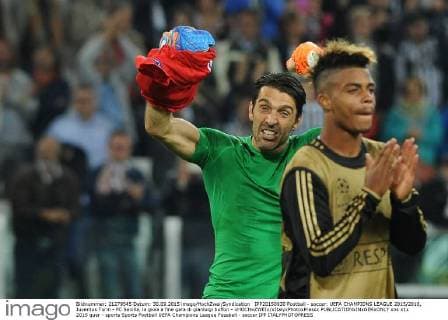 IPP20150930 Football - soccer: UEFA CHAMPIONS LEAGUE 2015 2016, Juventus Turin - FC Sevilla, la gioia a fine gara di gianluigi buffon - xHOCHxZWEIx xItalyxPhotoxPressx