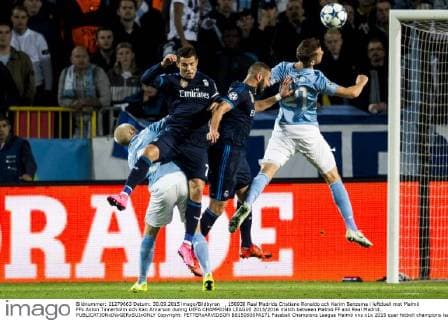 , 150930 Real Madrids Cristiano Ronaldo och Karim Benzema i luftduell mot Malmö FFs Anton Tinnerholm och Kari Arnarson during UEFA CHAMPIONS LEAGUE 2015 2016 match between Malmö FF and Real Madrid.. Copyright: PETTERxARVIDSON BB150930PA171