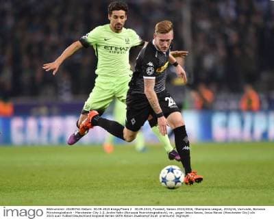 30.09.2015, Fussball, Saison 2015 2016, Champions League, 2015 16, Vorrunde, Borussia Mönchengladbach - Manchester City 1:2, Andre Hahn (Borussia Moenchengladbach), re., gegen Jesus Navas, Jesus Navas (Manchester City)