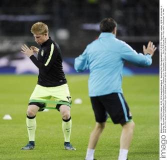Borussia Park Mönchengladbach 30.9.2015, Champions League, 2015 16, Vorrunde, 2. Spieltag, Borussia Mönchengladbach (Moenchengladbach, Gladbach) vs. Manchester City ---- Kevin De Bruyne (Man City) beim Aufwärmen vor dem Spiel