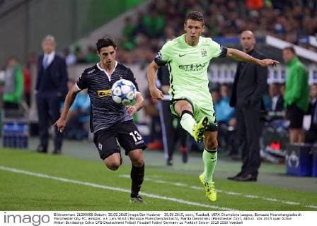 30.09.2015, xovx, Fussball, UEFA Champions League, Borussia Moenchengladbach - Manchester City FC, emspor, v.l. Lars Stindl (Borussia Moenchengladbach), Martin Demichelis (Manchester City), Aktion.