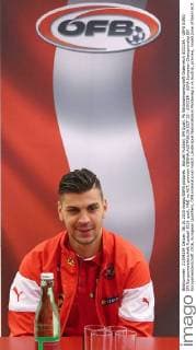 Aktuell Fußball, EM Quali, Pk Nationalmannschaft Österreich SOCCER - UEFA EURO EM Europameisterschaft Fussball 2016 quali, MNE vs AUT, preview VIENNA,AUSTRIA,06.OCT.15 - SOCCER - UEFA European Championship EM Europameisterschaft 2016, European Qualifiers, ÖFB international match Länderspiel Nationalteam Montenegro vs Austria, preview, mixed zone of team AUT. Image shows Aleksandar Dragovic (AUT). GEPAxpictures xChristianxOrt