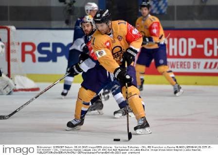 Ice hockey Eishockey - CHL, RB Muenchen vs Rauma MUNICH,GERMANY,06.OCT.15 - ICE HOCKEY - CHL, Champions Hockey League, play off, EHC Red Bull Muenchen vs Lukko Rauma. Image shows Aaron Gagnon (Lukko Rauma). GEPAxpictures xFlorianxErtl
